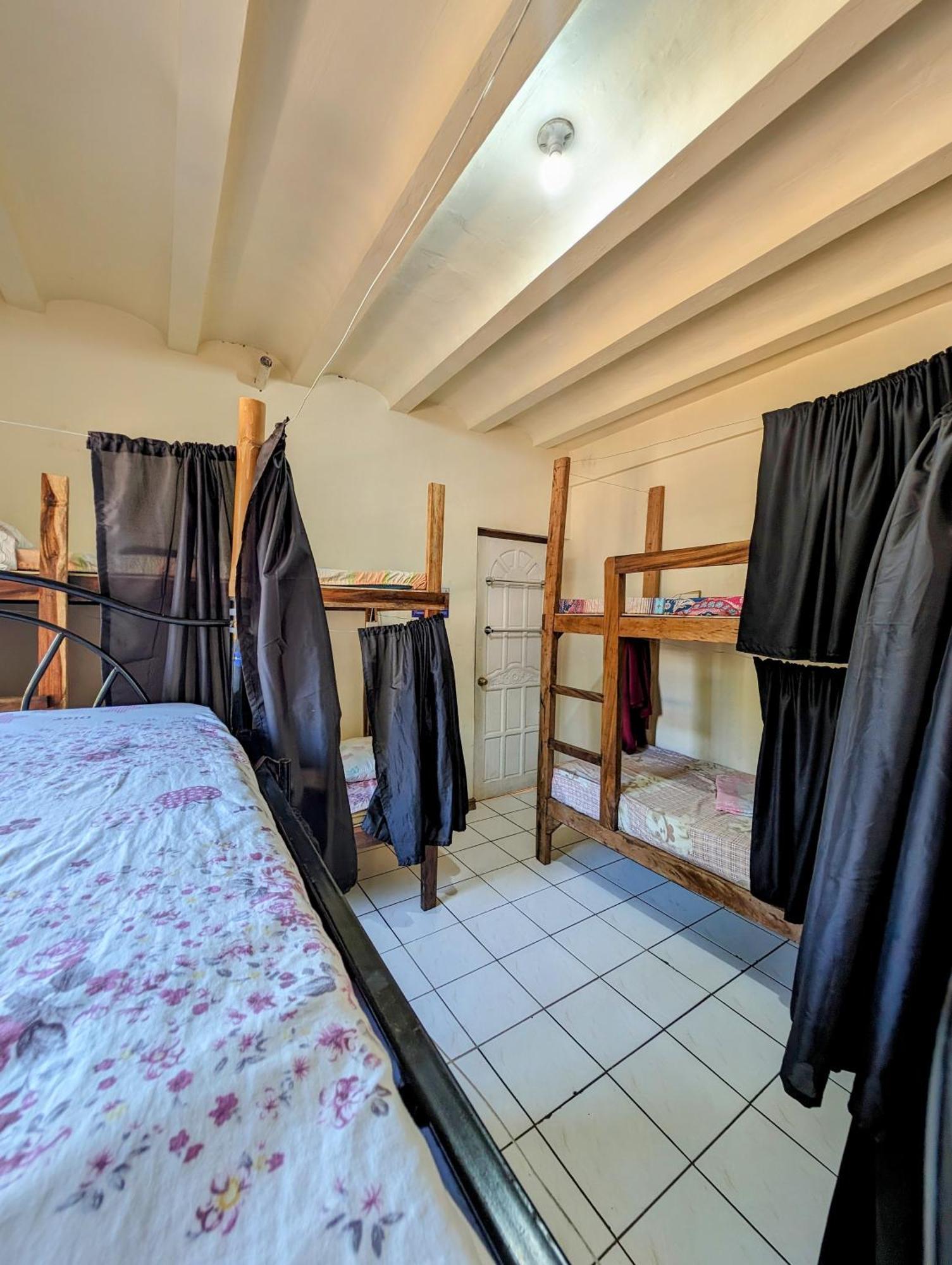 Screaming Gecko Hostel Busuanga Exterior foto